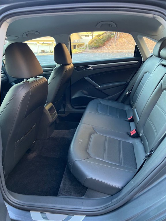 2018 Volkswagen Passat Image 13