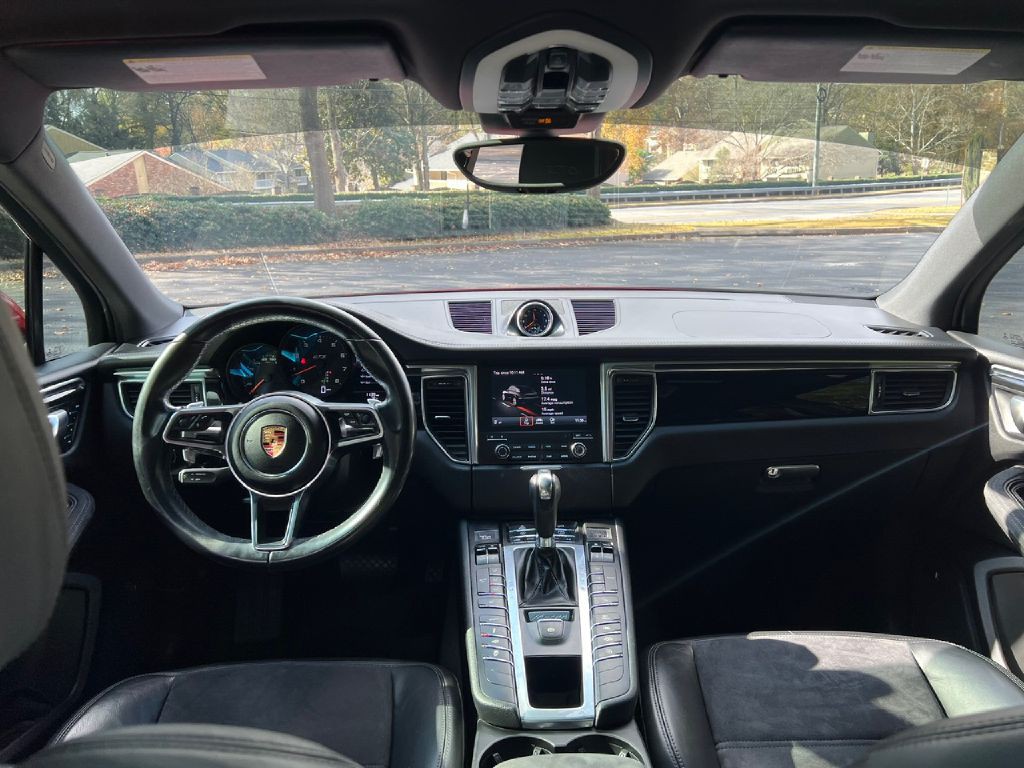 2017 Porsche Macan Image 10