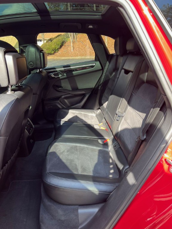 2017 Porsche Macan Image 12