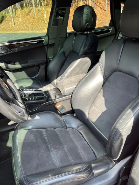 2017 Porsche Macan Image 13