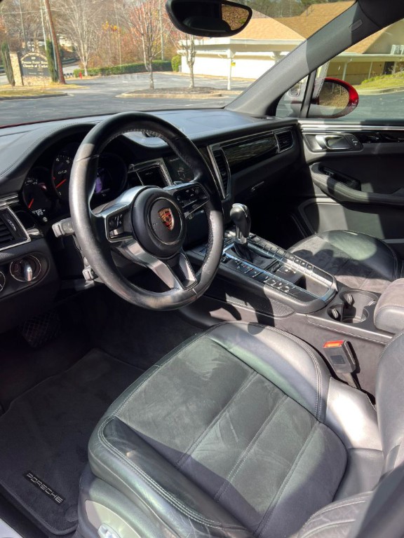 2017 Porsche Macan Image 14