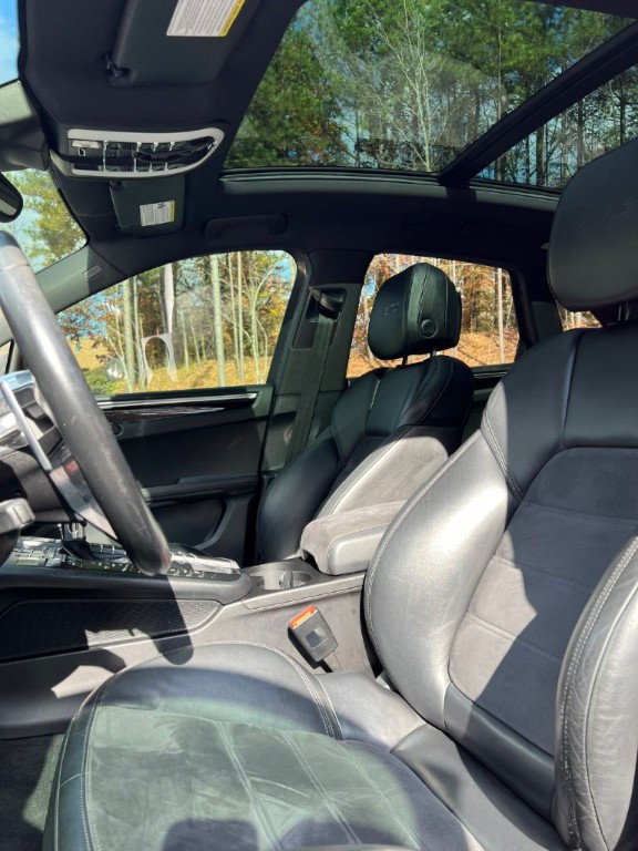 2017 Porsche Macan Image 15