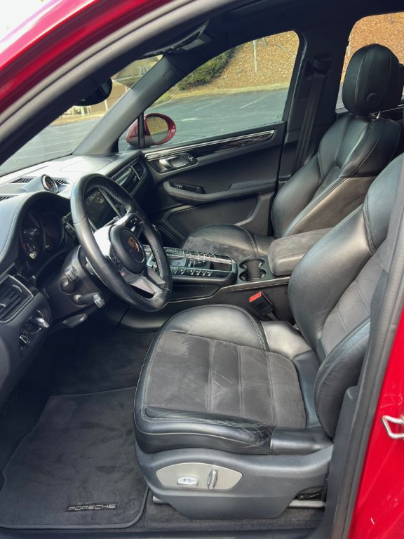 2017 Porsche Macan Image 17