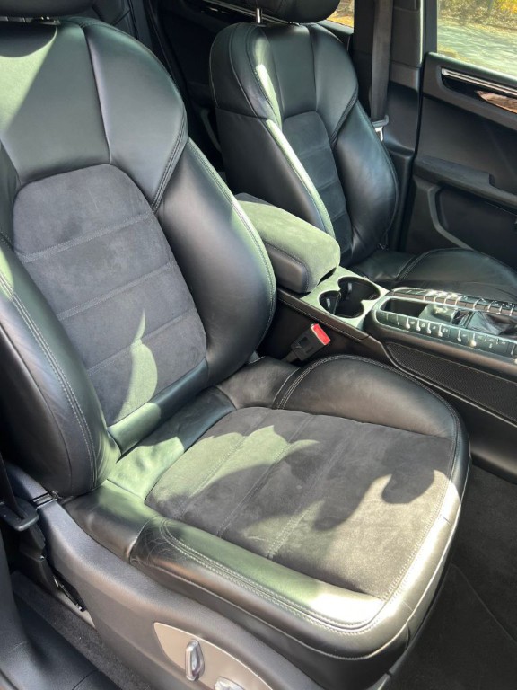 2017 Porsche Macan Image 27