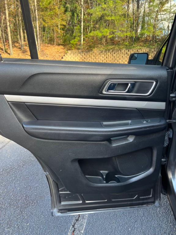 2016 Ford Explorer Image 9