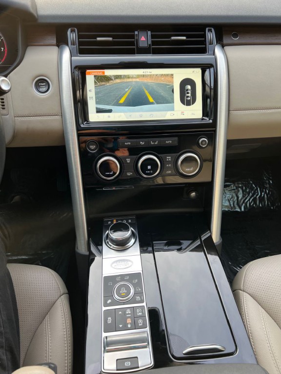 2018 Land Rover Discovery Image 11