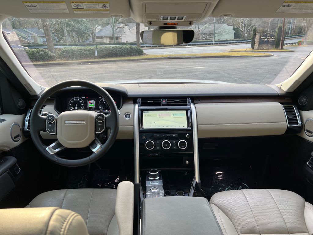 2018 Land Rover Discovery Image 12