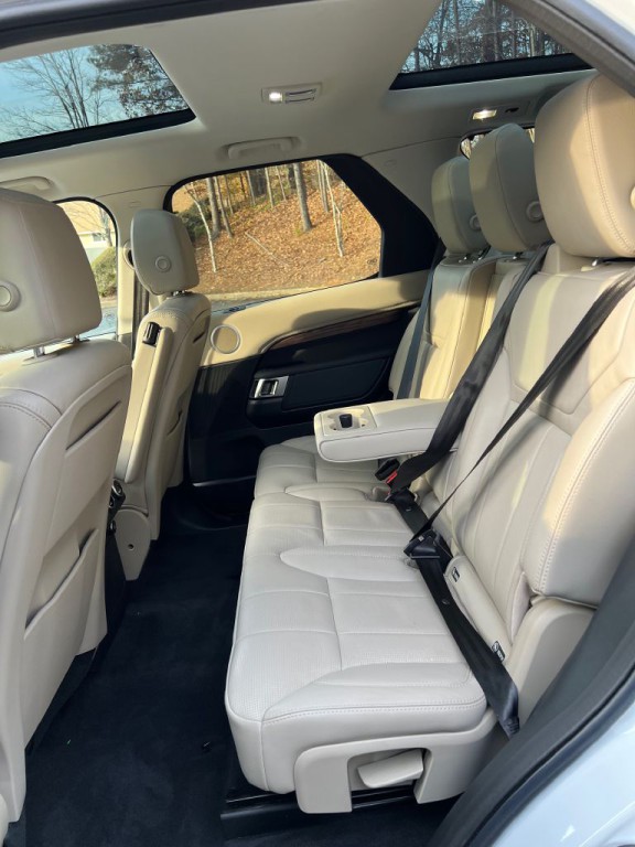 2018 Land Rover Discovery Image 14