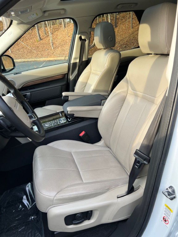 2018 Land Rover Discovery Image 17