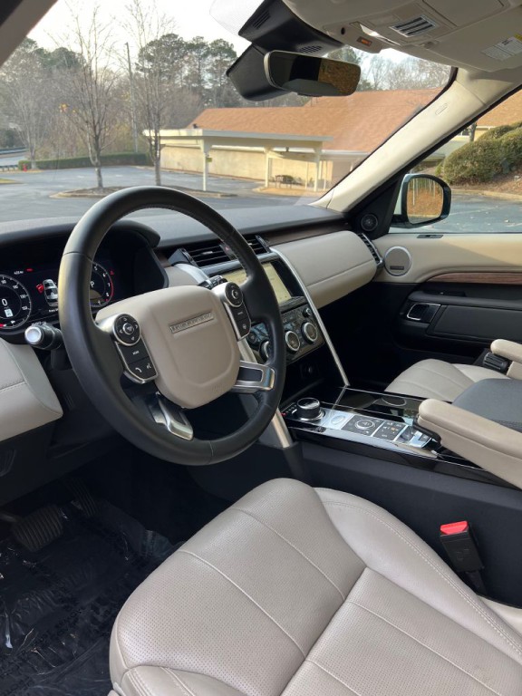 2018 Land Rover Discovery Image 18