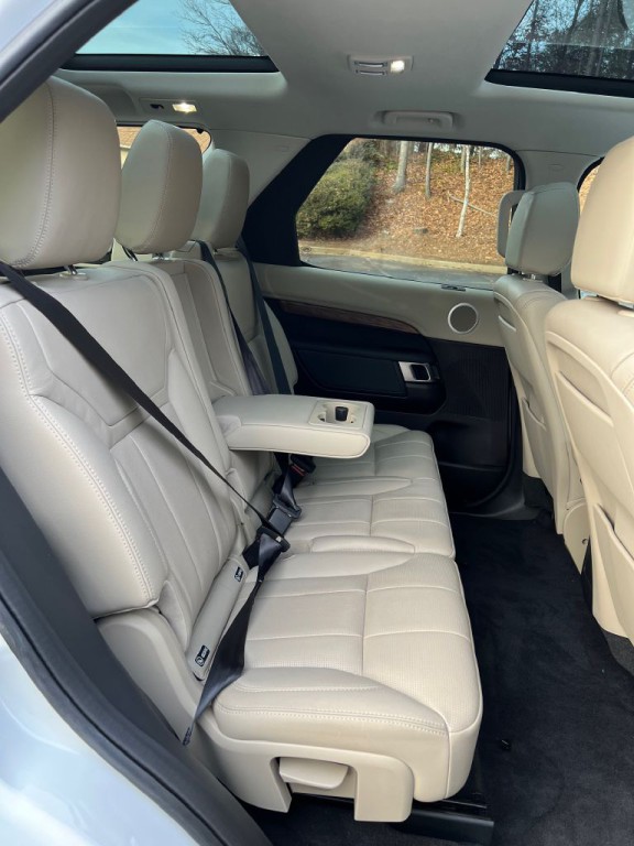 2018 Land Rover Discovery Image 26