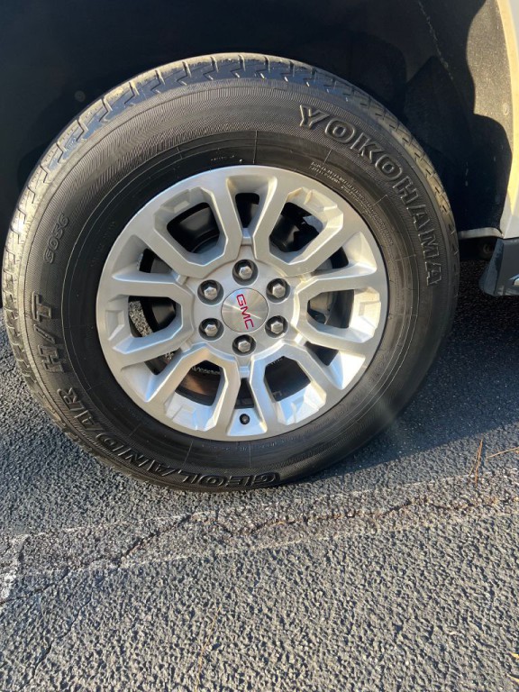 2015 GMC Yukon Image 24