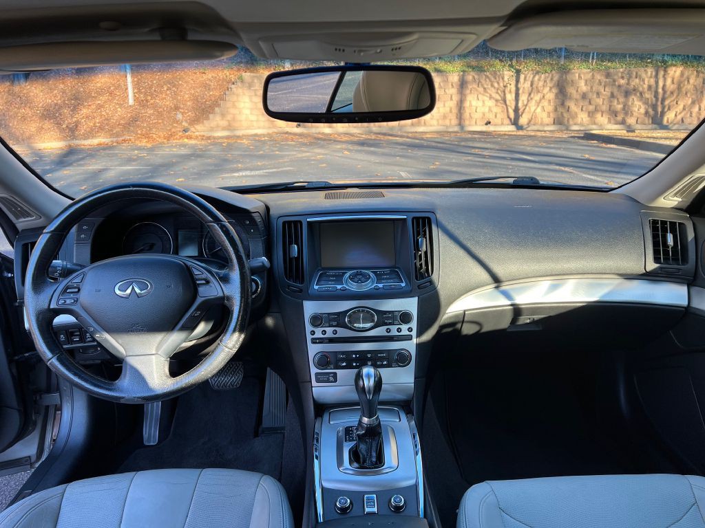 2011 INFINITI G37 Image 12