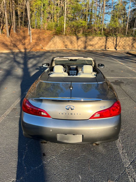 2011 INFINITI G37 Image 17