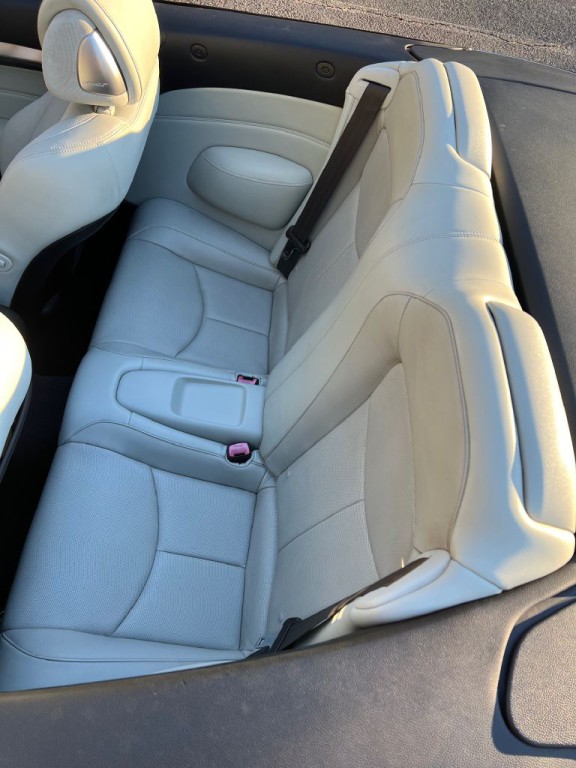 2011 INFINITI G37 Image 19