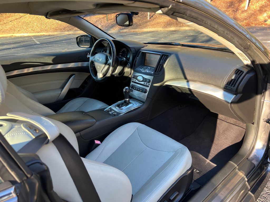 2011 INFINITI G37 Image 22