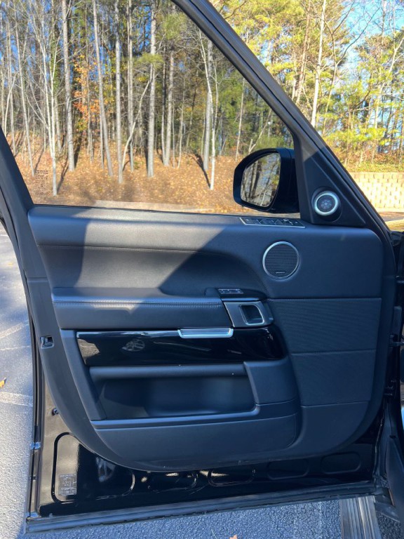 2017 Land Rover Range Rover Image 21