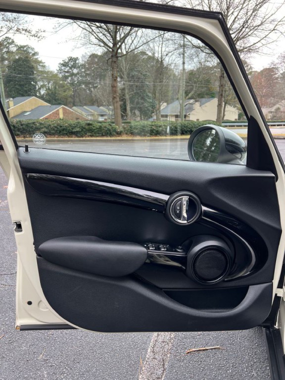 2016 MINI Cooper Image 14