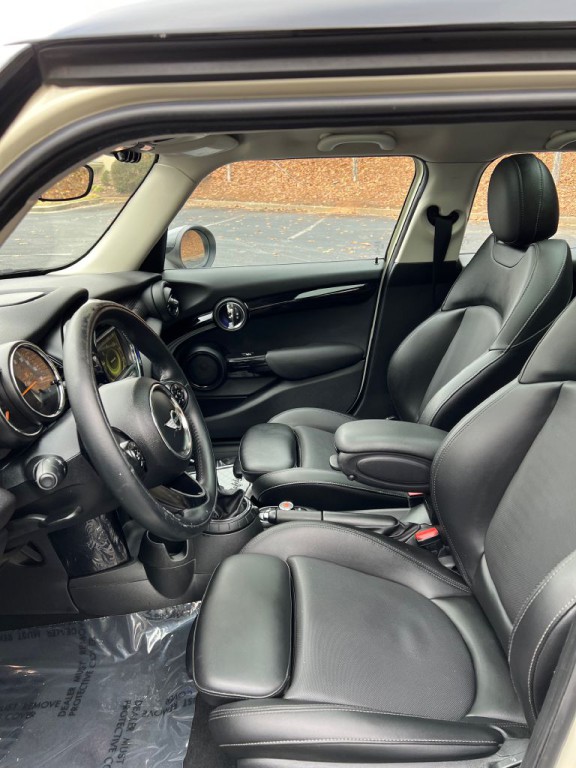 2016 MINI Cooper Image 15