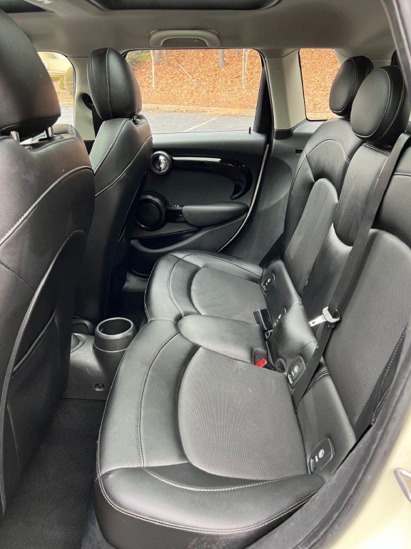 2016 MINI Cooper Image 17