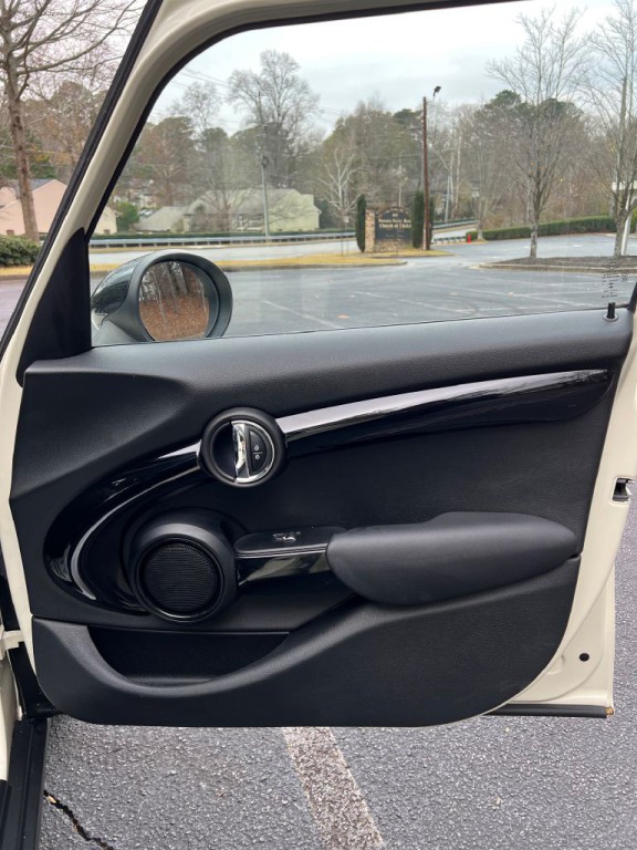 2016 MINI Cooper Image 18