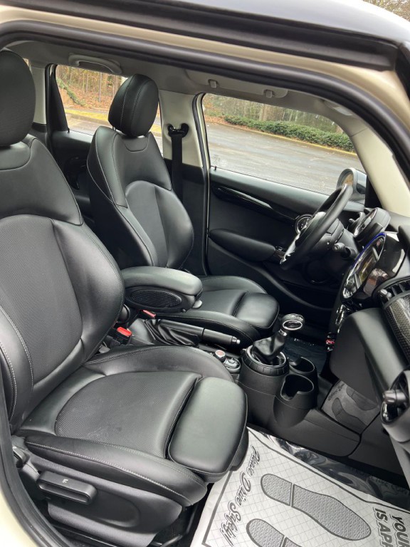 2016 MINI Cooper Image 19