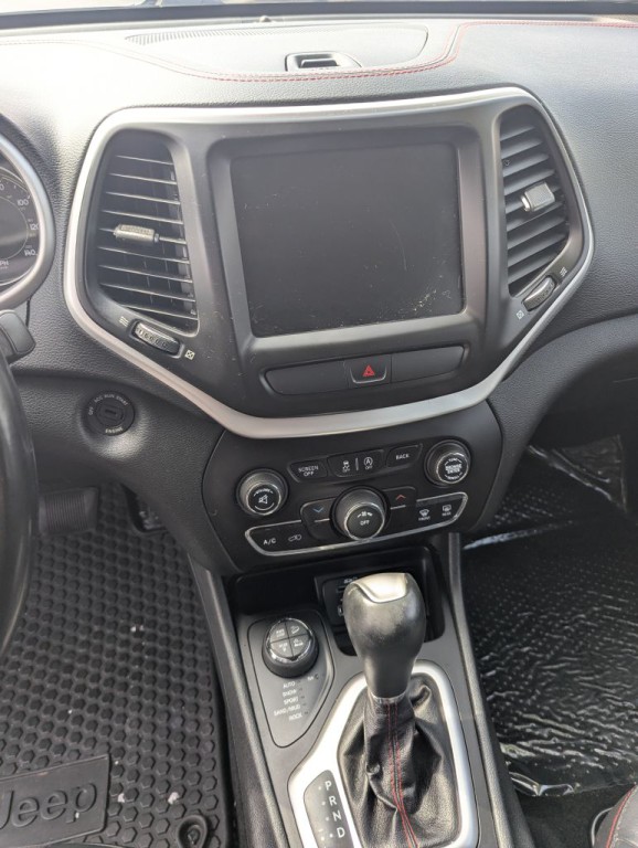 2015 Jeep Cherokee Image 9
