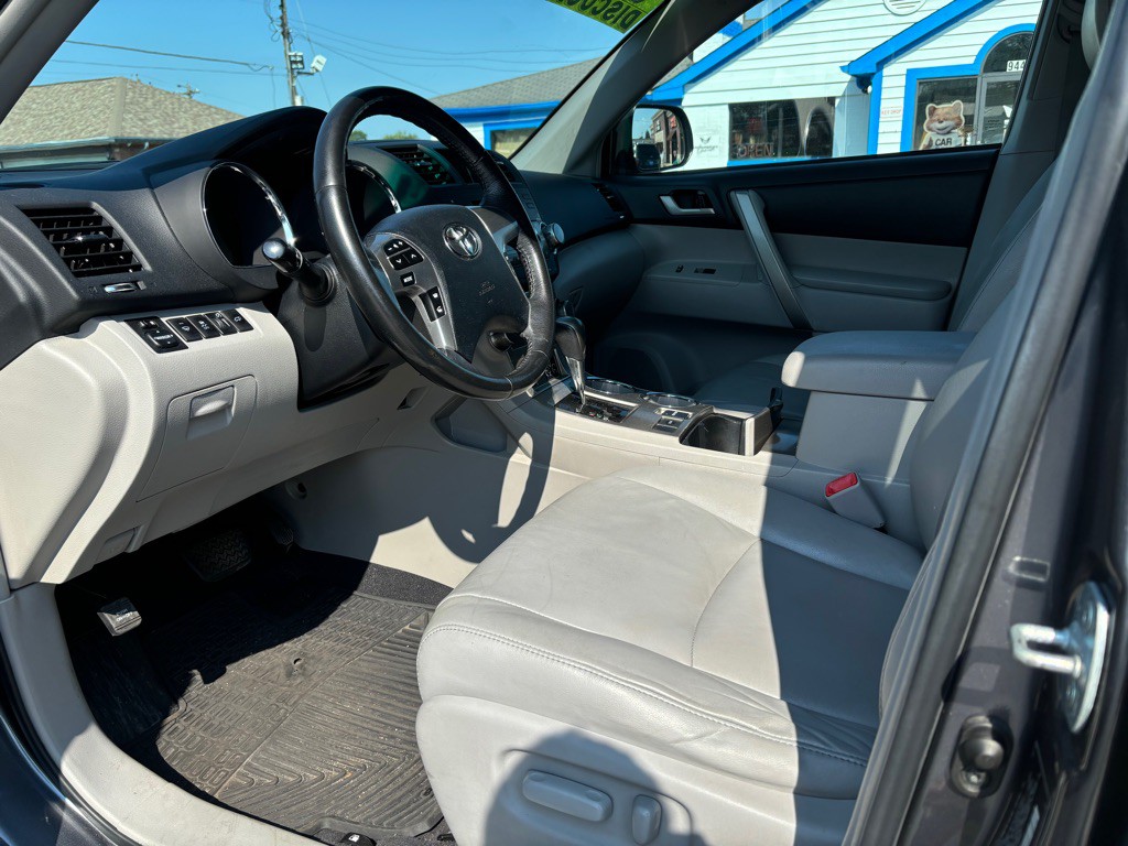 2012 Toyota Highlander Image 8
