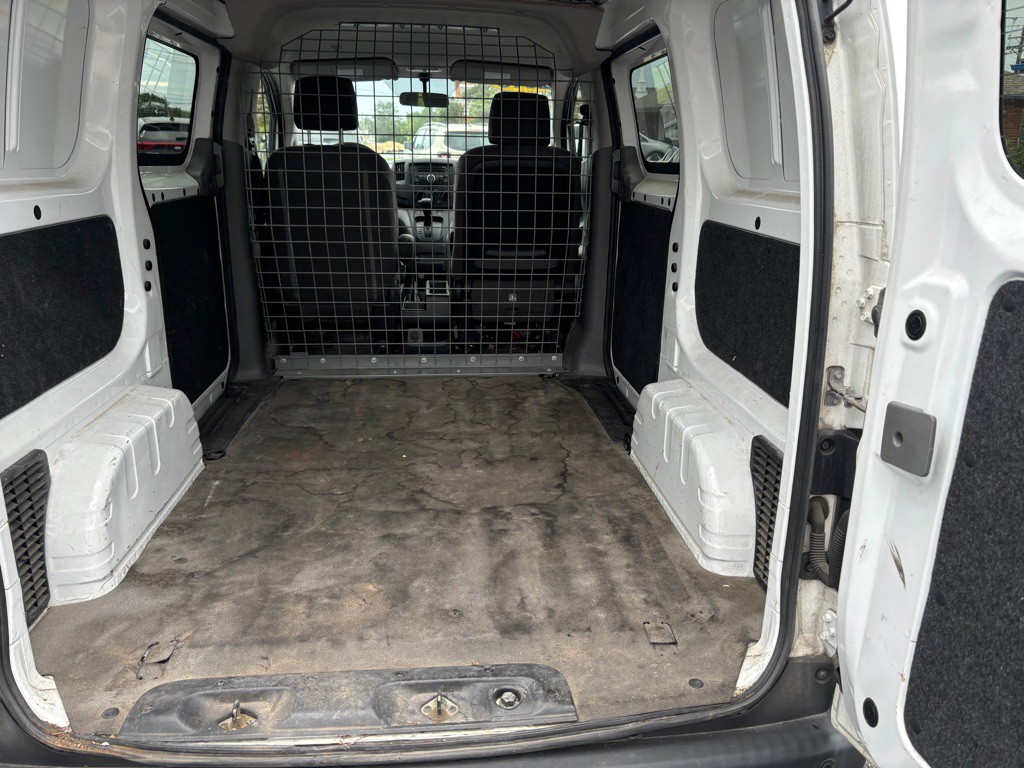 2016 Chevrolet Express Image 9