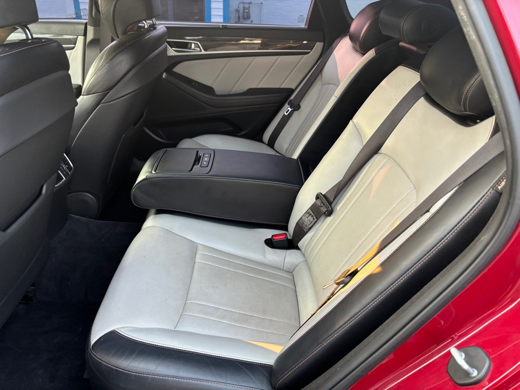2018 Genesis G80 Image 10