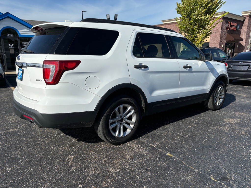 2017 Ford Explorer Image 2