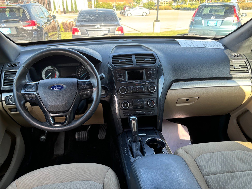 2017 Ford Explorer Image 8