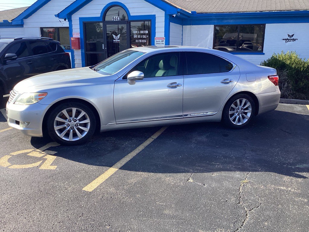 2010 Lexus LS Image 3