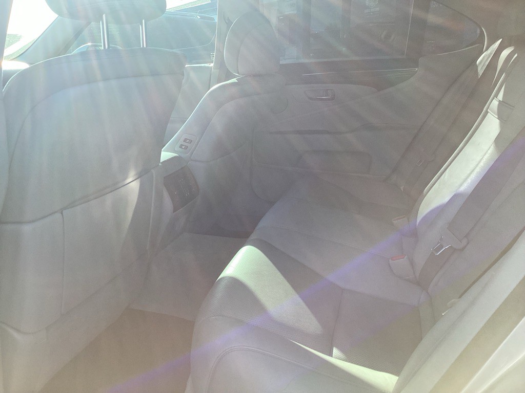 2010 Lexus LS Image 15