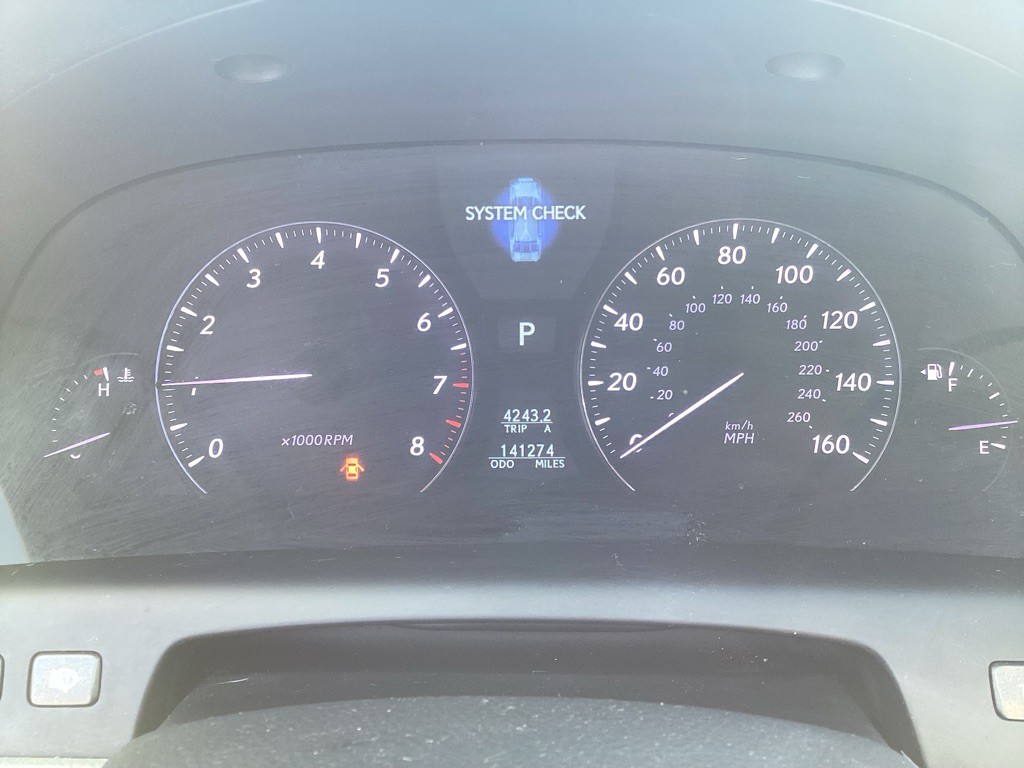 2010 Lexus LS Image 17