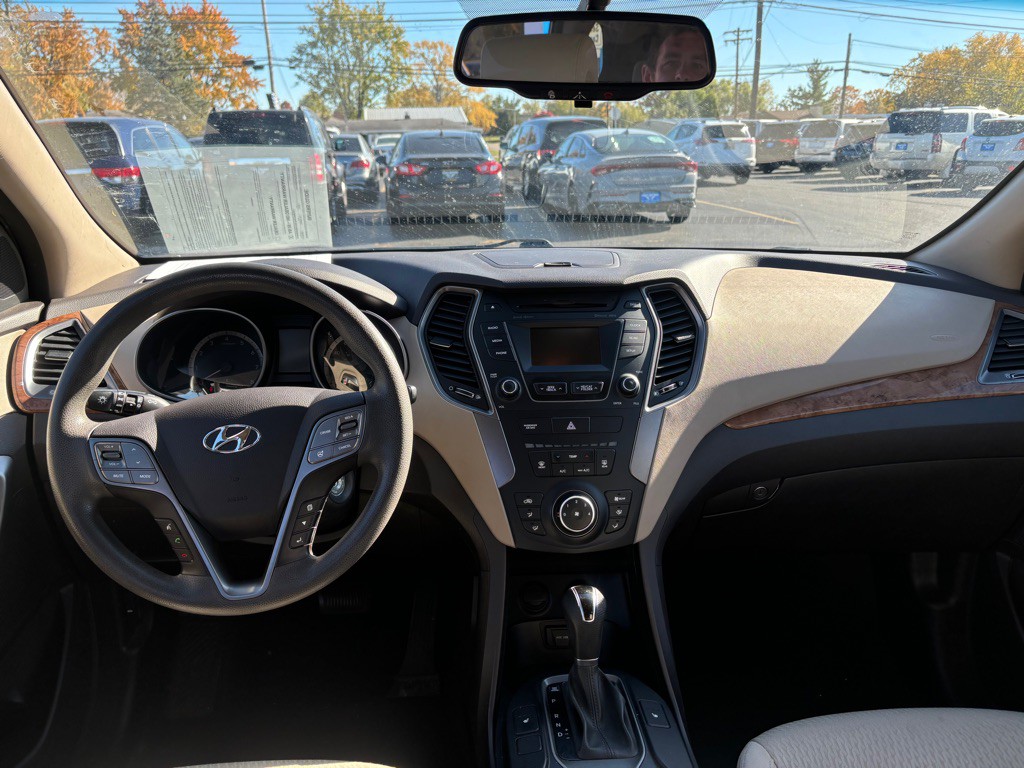 2016 Hyundai Santa Fe Image 9