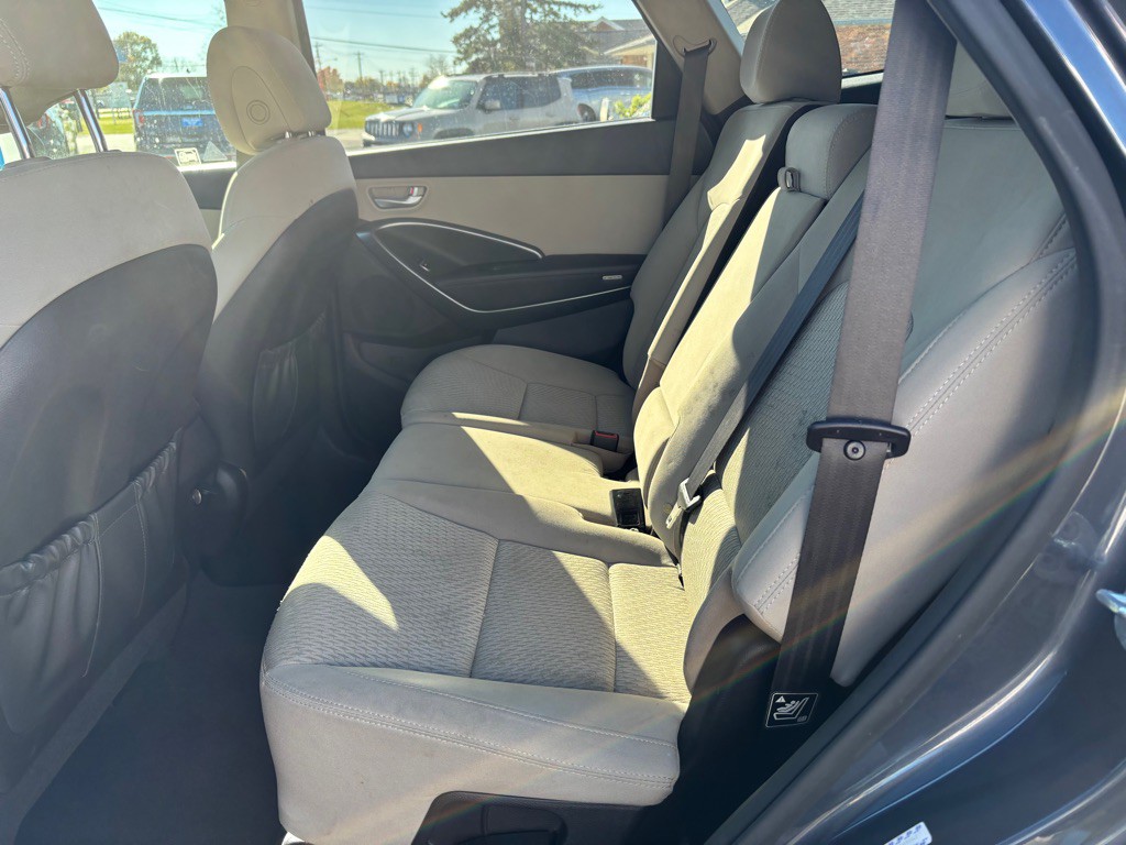 2016 Hyundai Santa Fe Image 10