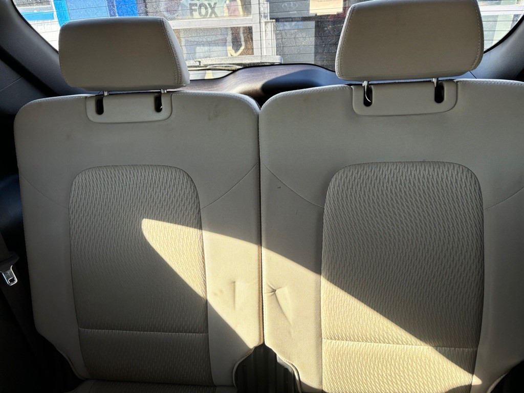 2016 Hyundai Santa Fe Image 11