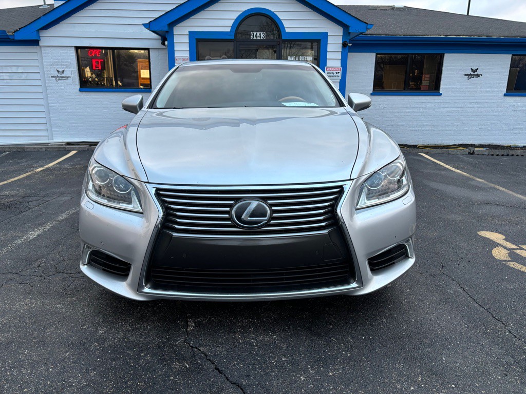 2014 Lexus LS Image 2
