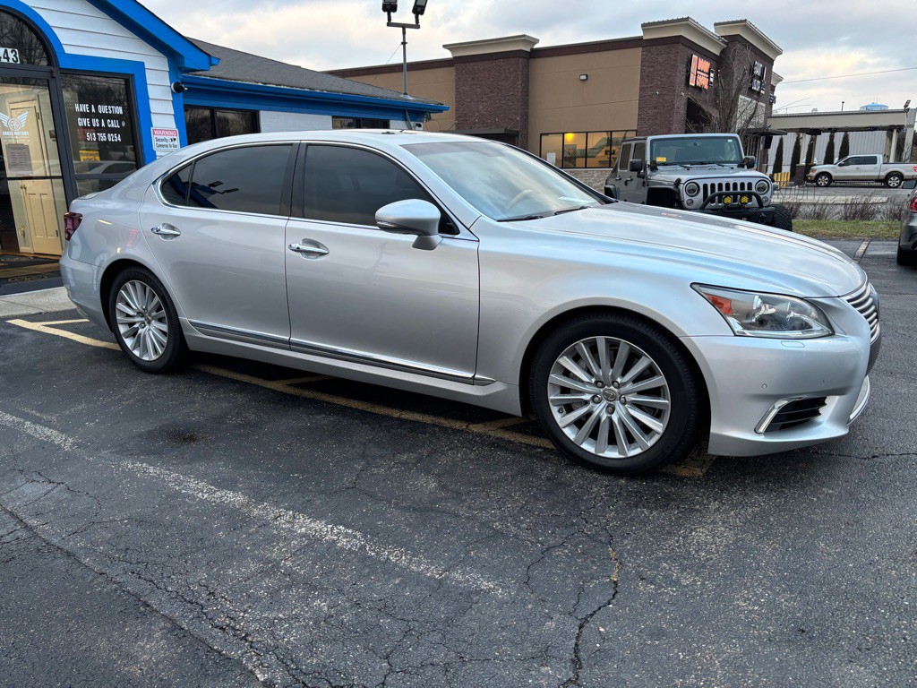 2014 Lexus LS Image 3
