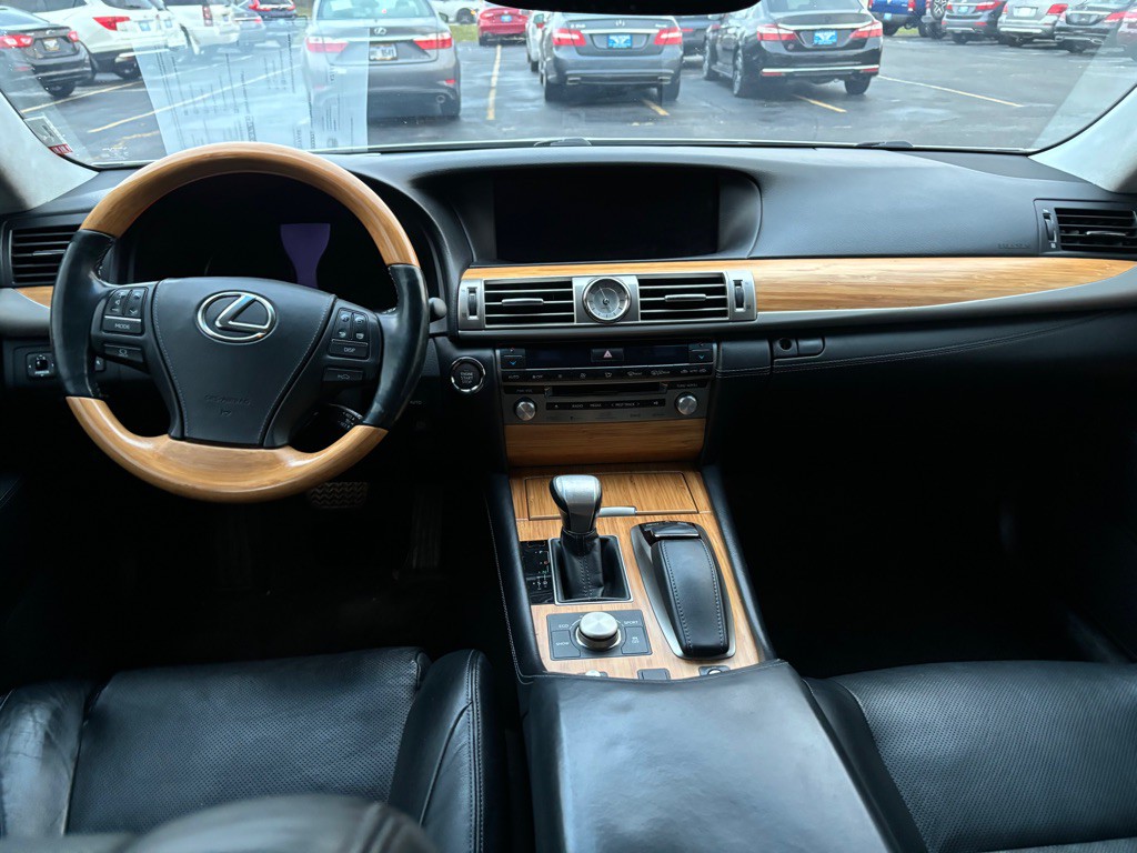 2014 Lexus LS Image 7