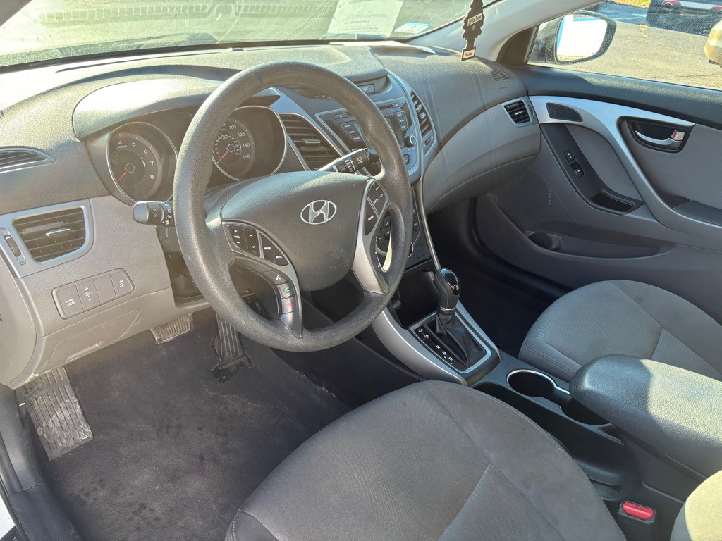 2015 Hyundai Elantra Image 8