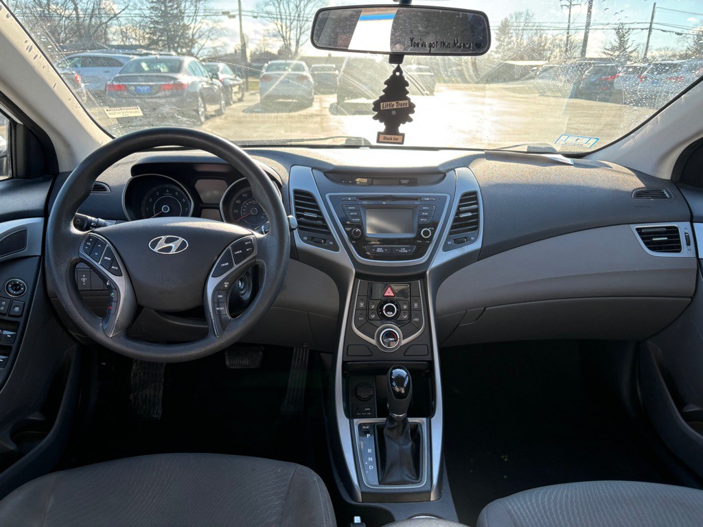 2015 Hyundai Elantra Image 9