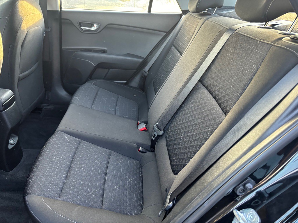 2022 Kia Rio Image 9