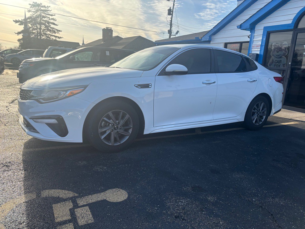 2020 Kia Optima Image 1