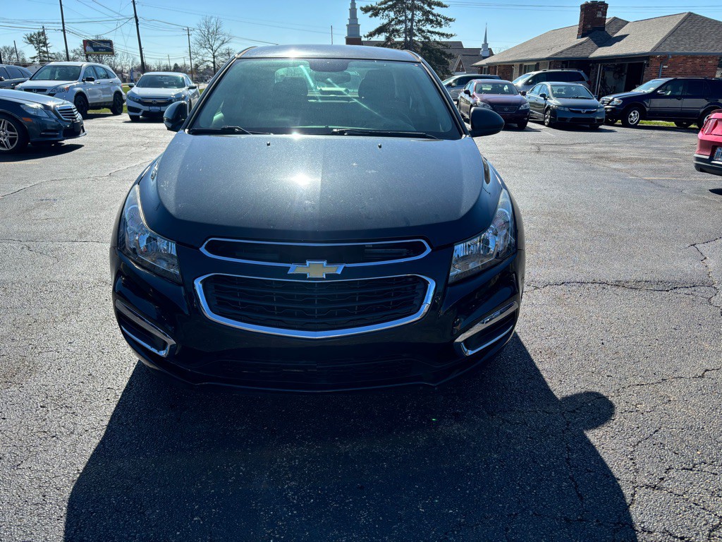 2015 Chevrolet Cruze Image 2