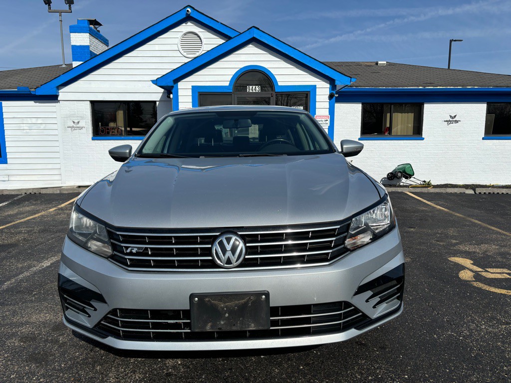 2016 Volkswagen Passat Image 2