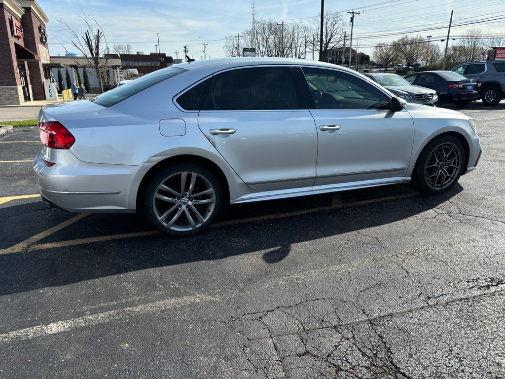 2016 Volkswagen Passat Image 4