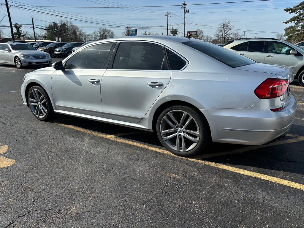 2016 Volkswagen Passat Image 6