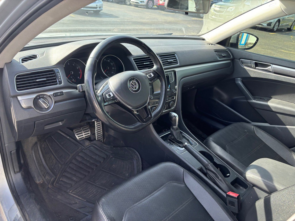 2016 Volkswagen Passat Image 8